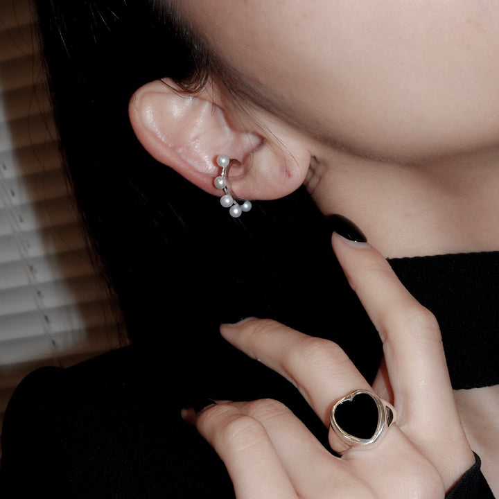 Dotted pearl earcuff