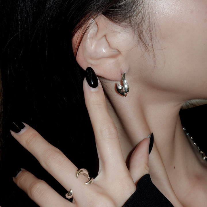 KĀNTI / Fang earring