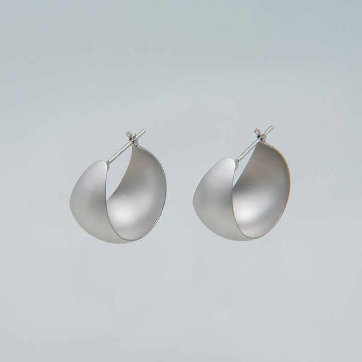〈山〉 シルバー 霧フープピアス