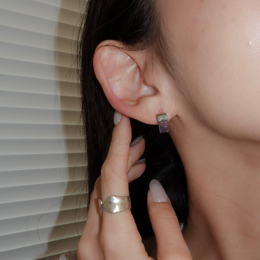 HASAMU pierced earrings gemstone square