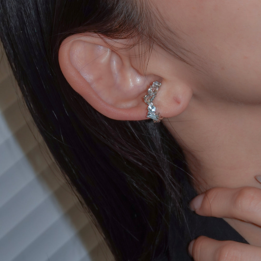 DEW EAR CUFF -S-_10KWG x Blue Topaz x Peridot