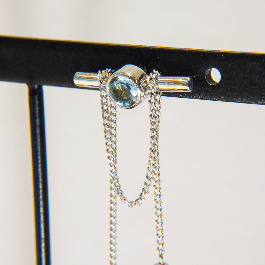 Axis earring with pearl chain