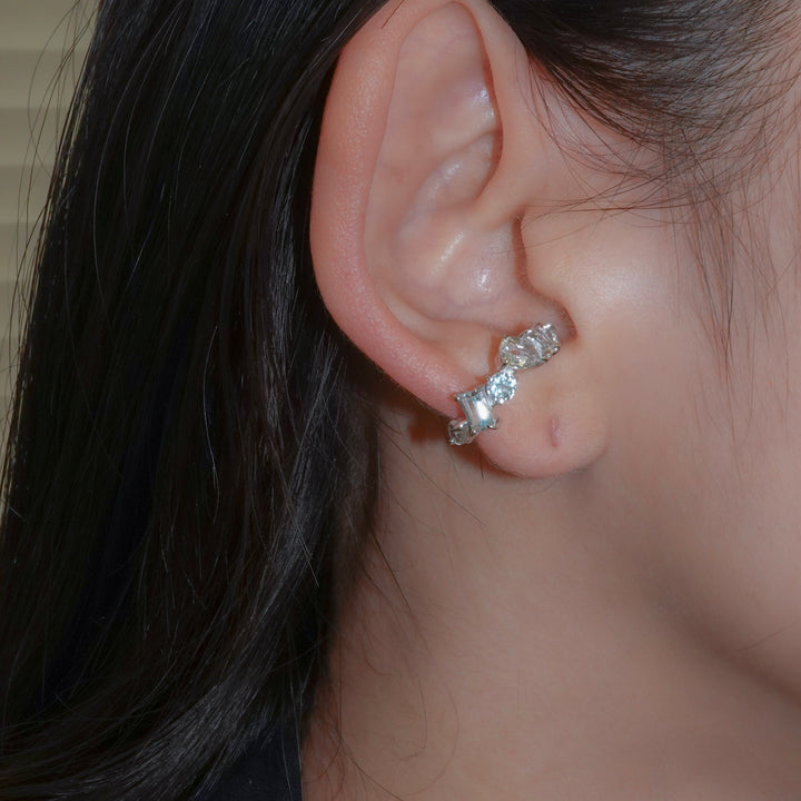 DEW EAR CUFF -M-_10KWG x Blue Topaz x White Topaz