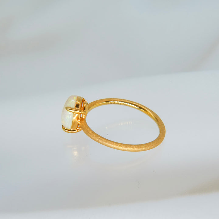 Cabochon opal ring A