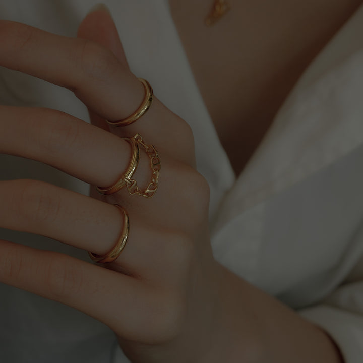 Oval line ring
