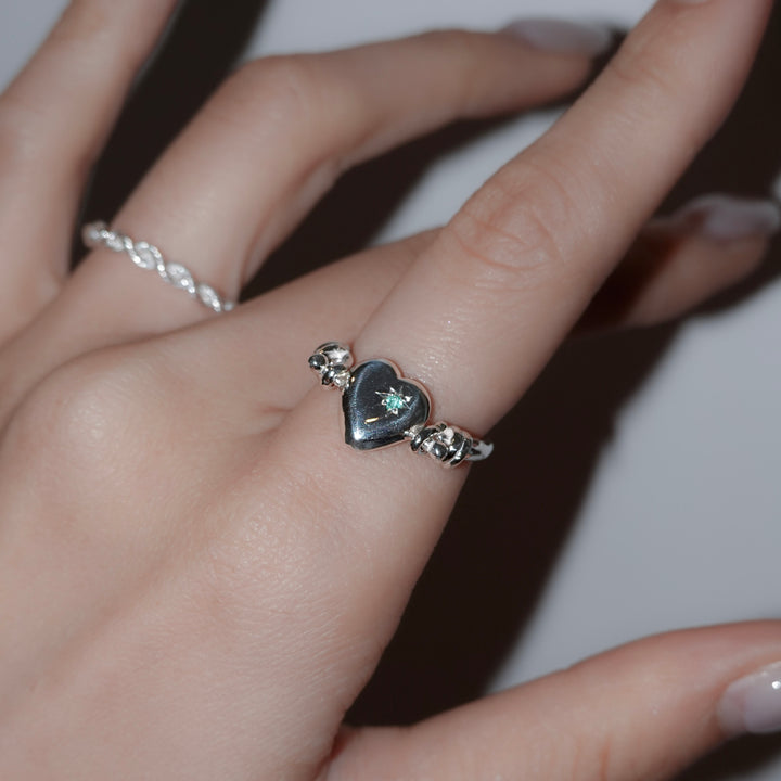 Engraved heart double side ring- Emerald