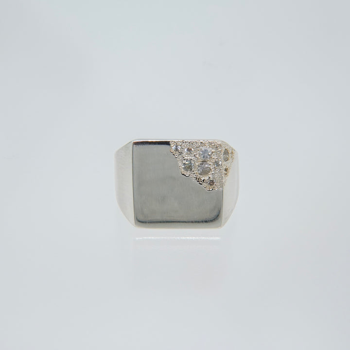 Hii Ring (White)