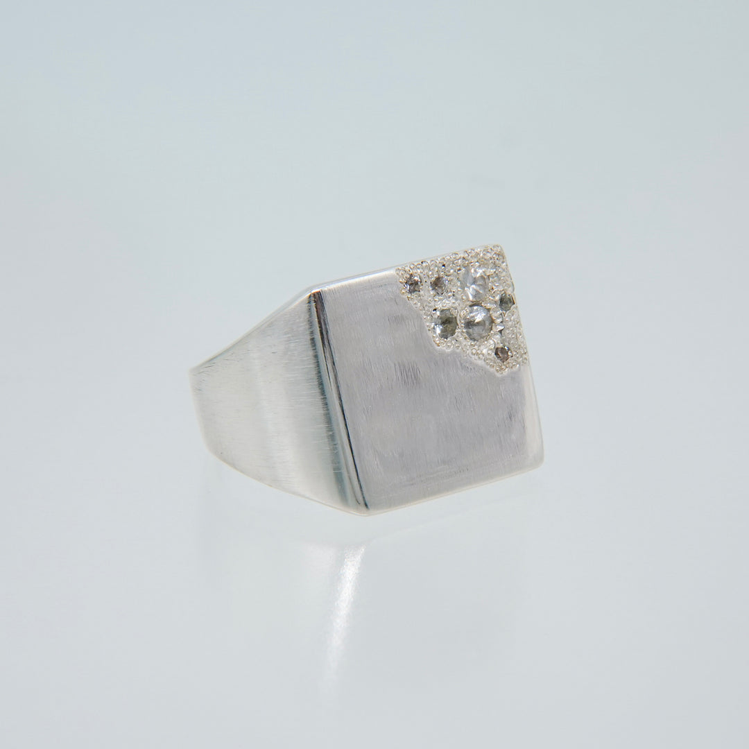 Hii Ring (White)