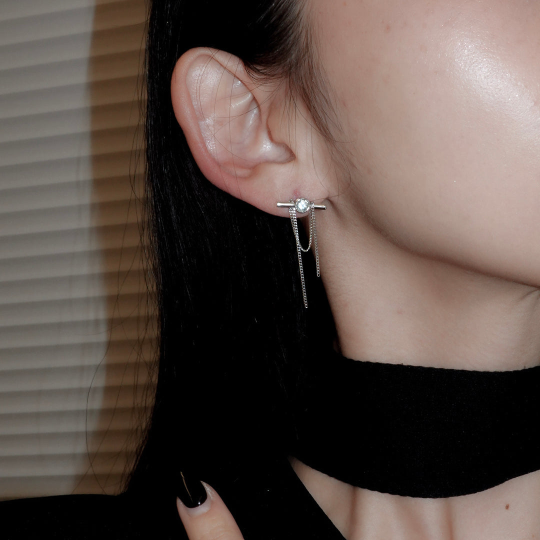 Axis earring with chain