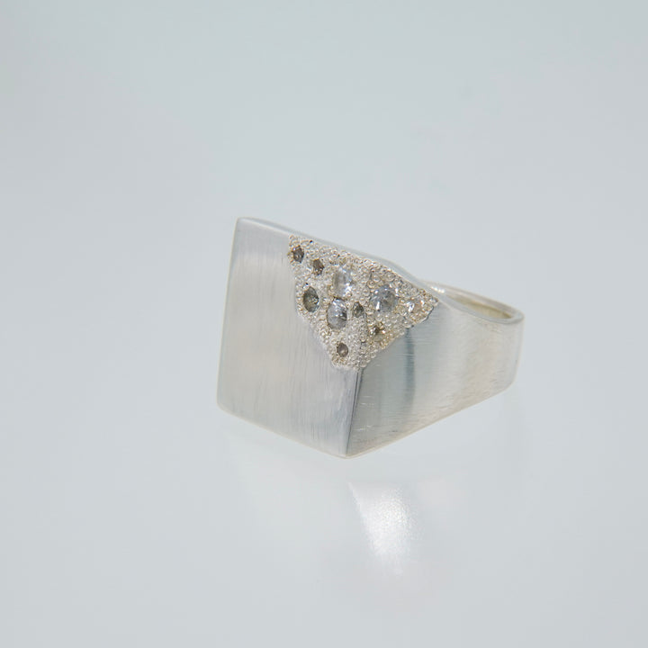 Hii Ring (White)