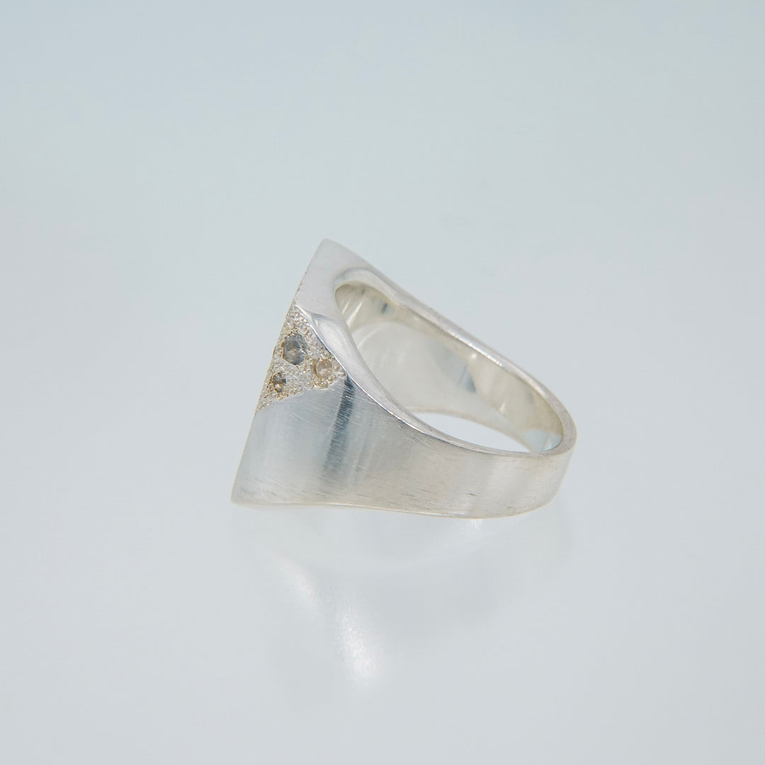 Hii Ring (White)