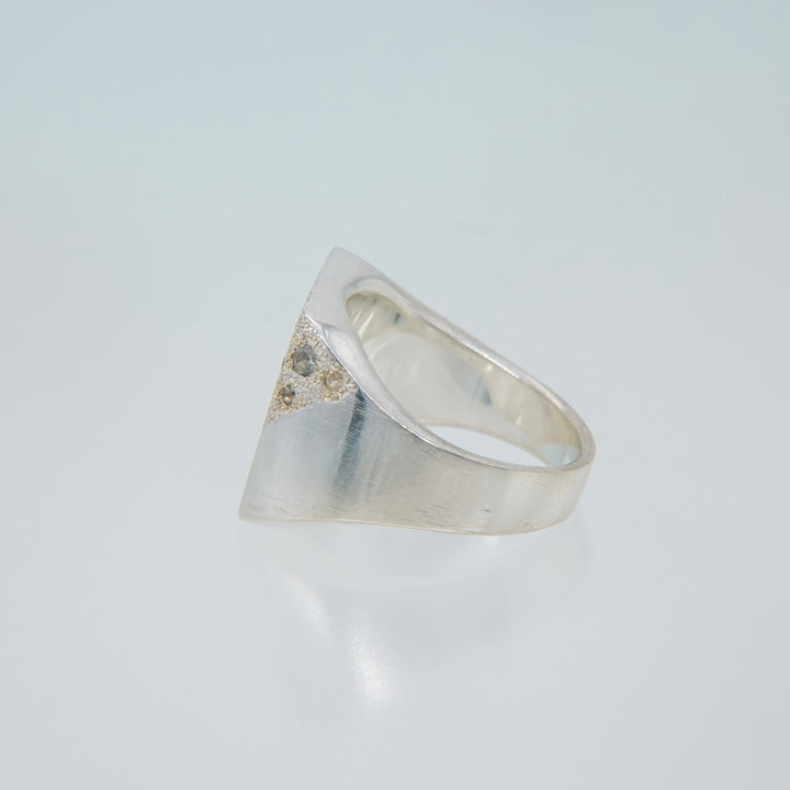 Hii Ring (White)