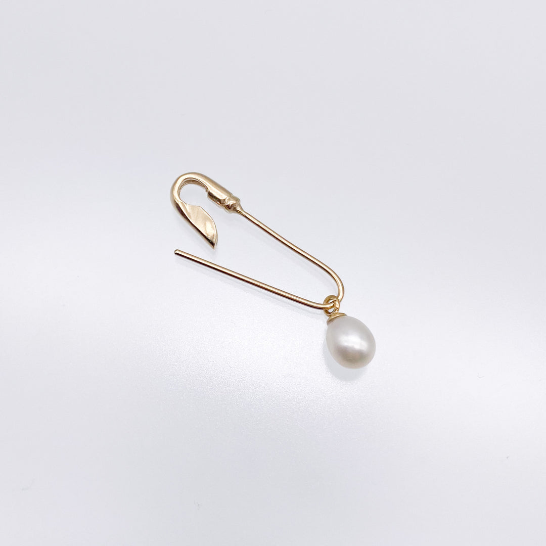 PEARLS SAFETY PIN EARRINGS
