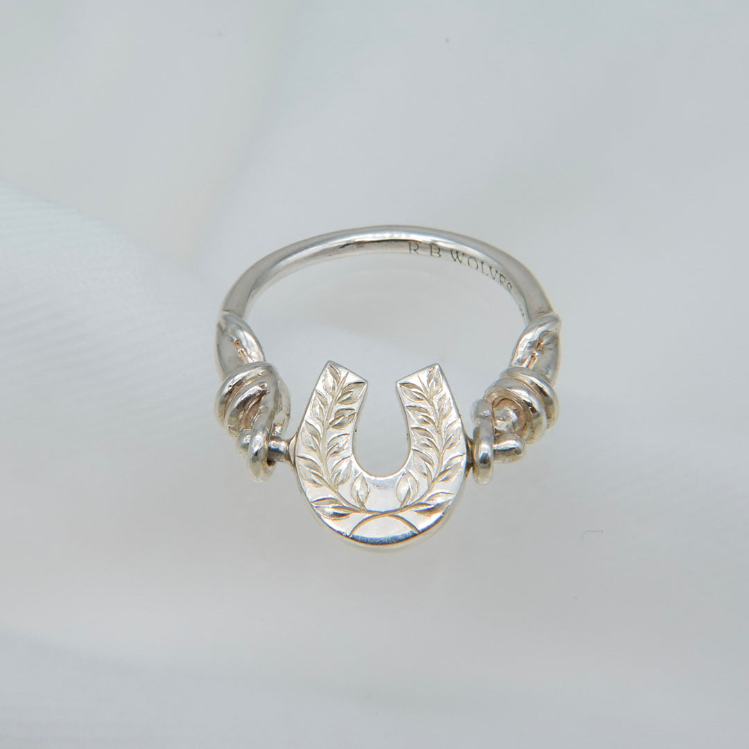 Engraved horseshoe double side ring- Emerald