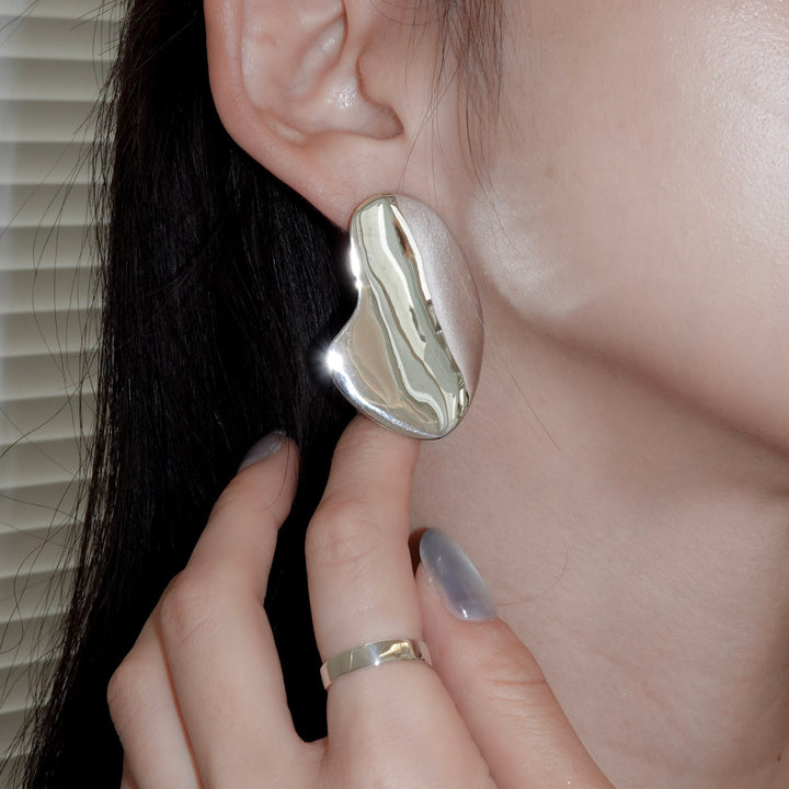 Surface Twist Pierced Earrings_Single