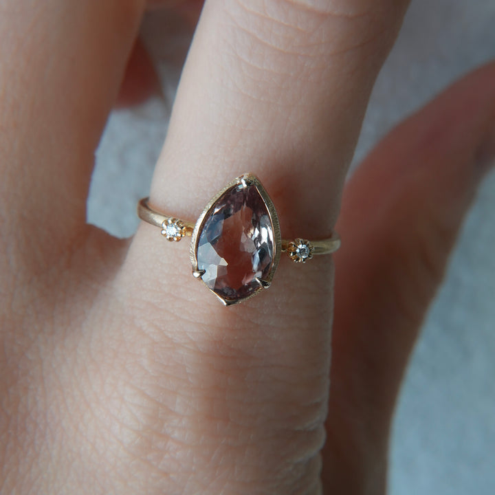 1764_Zultanite(diaspore)