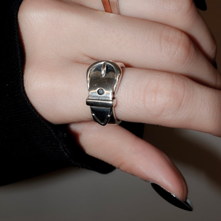 "Buckle" ring