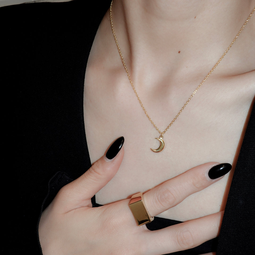 "Moon" charm necklace (GOLD)