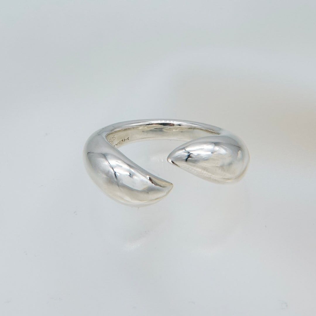 KĀNTI / Fang Ring