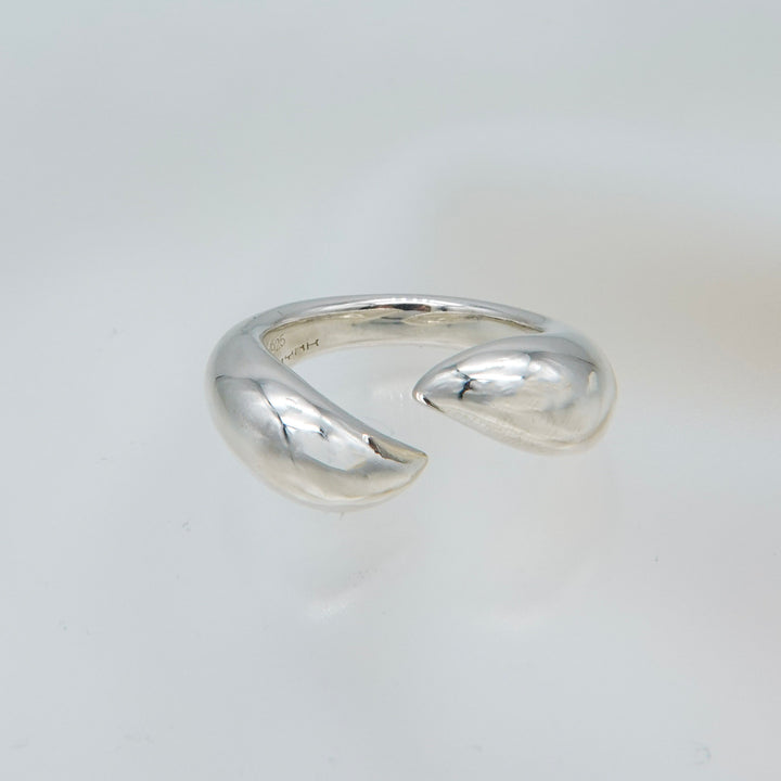 KĀNTI / Fang Ring