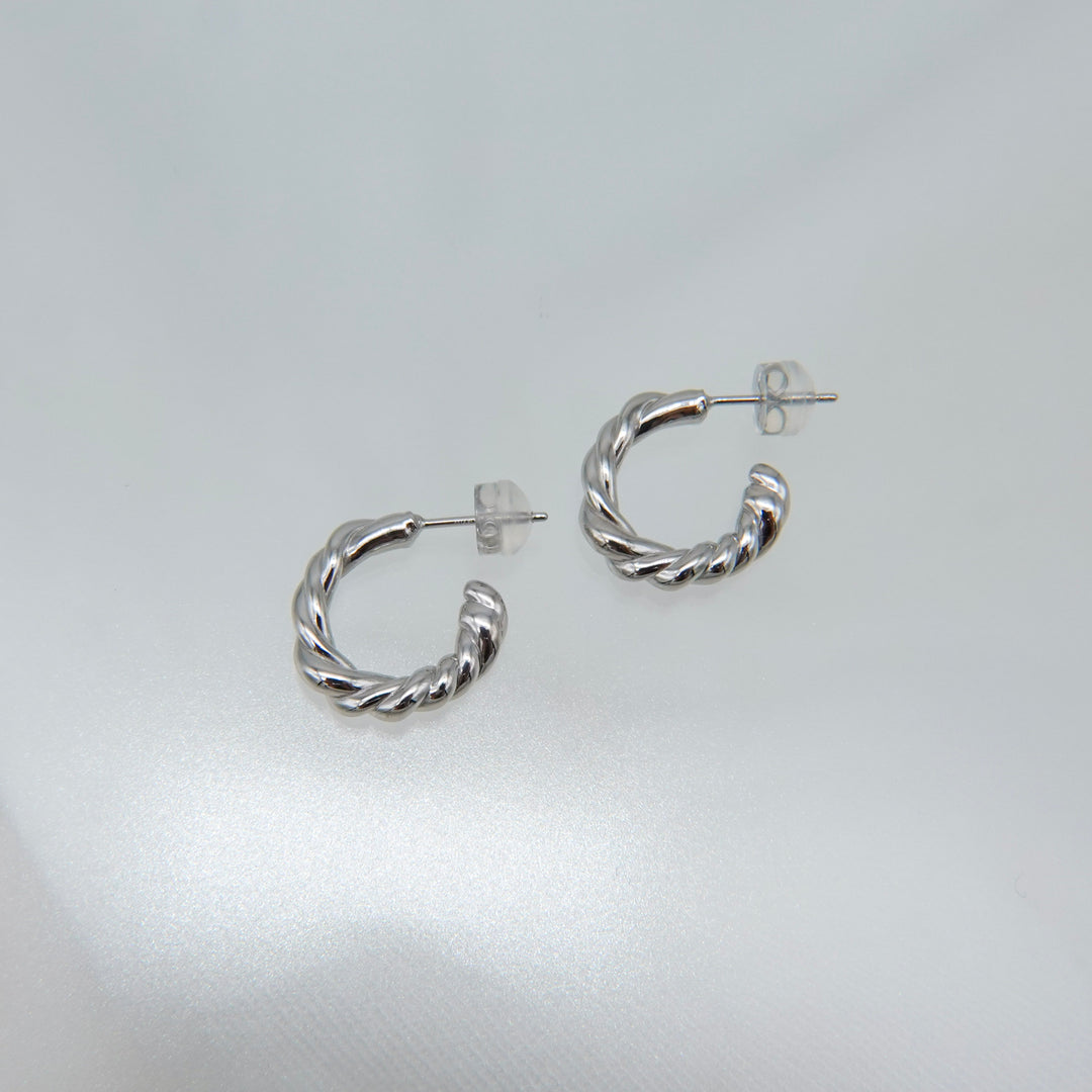 〈山〉 シルバー つるツイストピアス