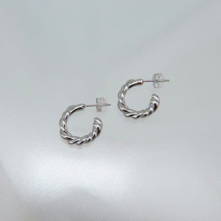 〈山〉 シルバー つるツイストピアス