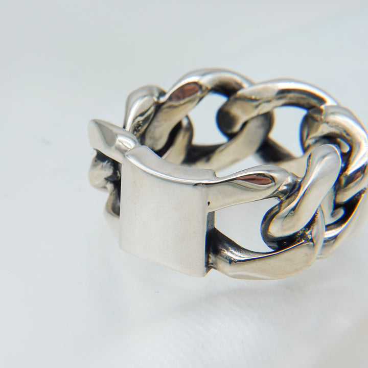 "Chain" plate ring
