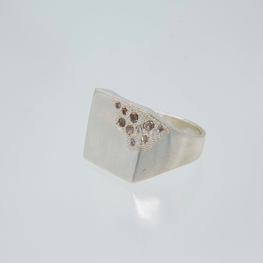 Hii Ring (Brown)