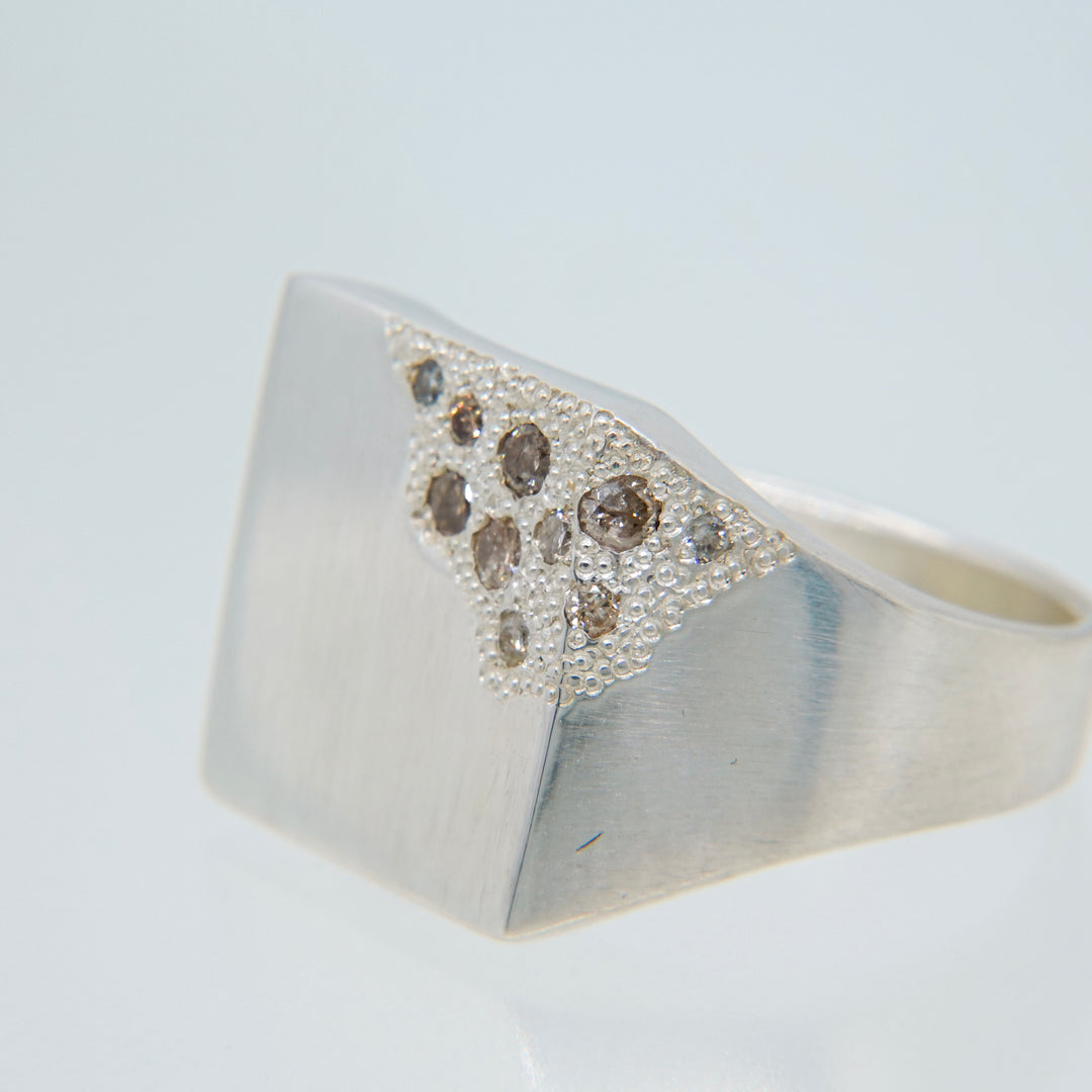 Hii Ring (Brown)