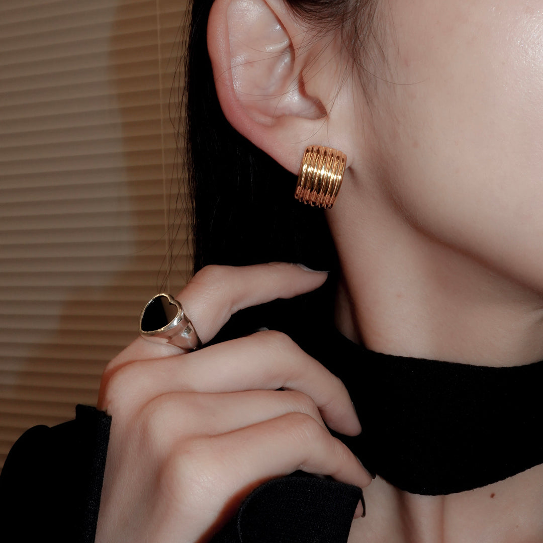 Chunky line curve earrings