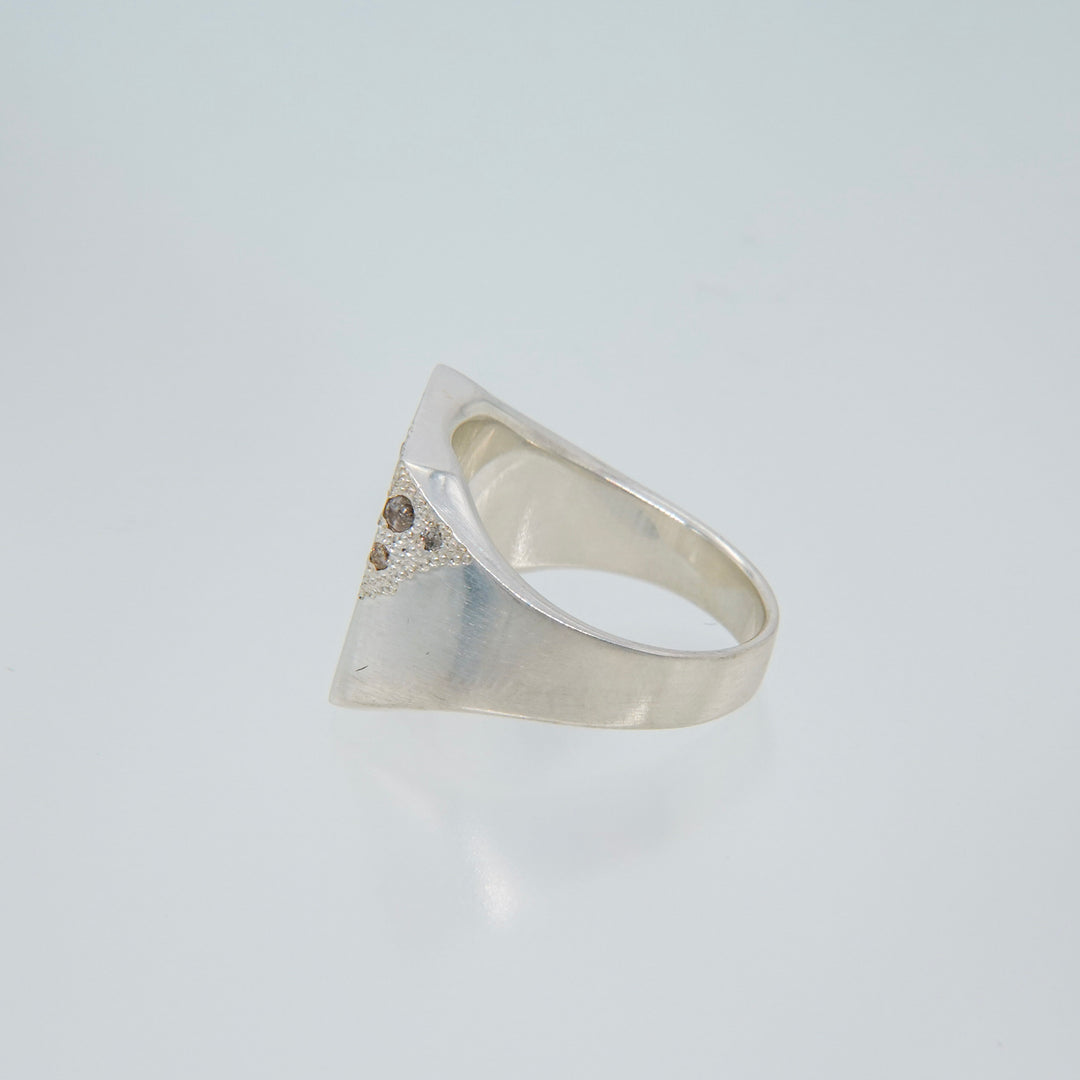 Hii Ring (Brown)