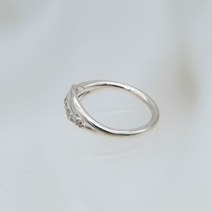 YU-KIN DIAMOND FLOW RING