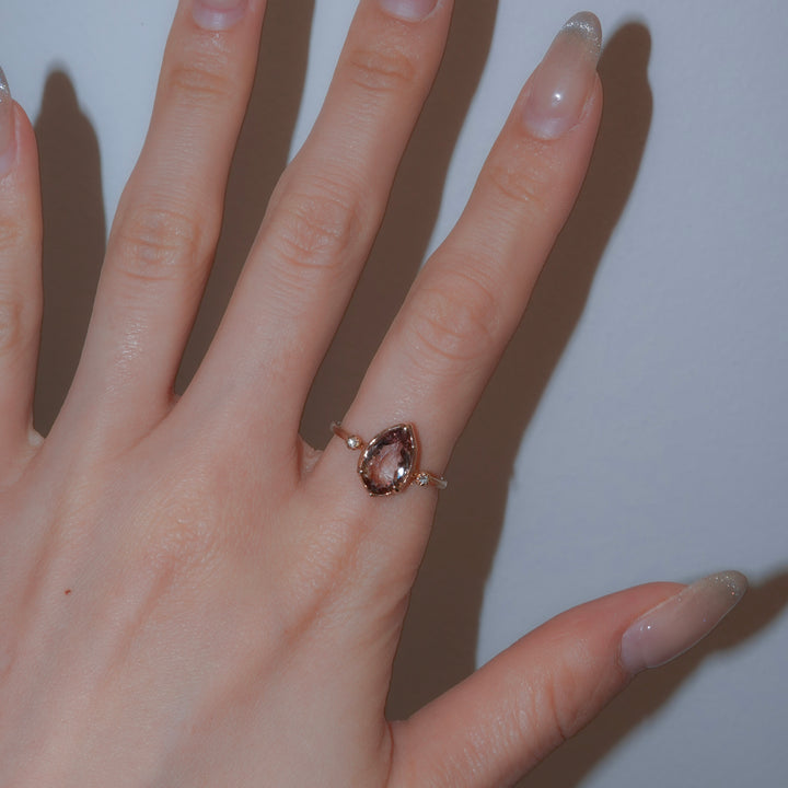 1764_Zultanite(diaspore)