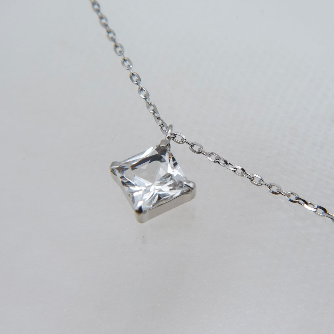 STARRY NECKLACE_10KWG x White Topaz