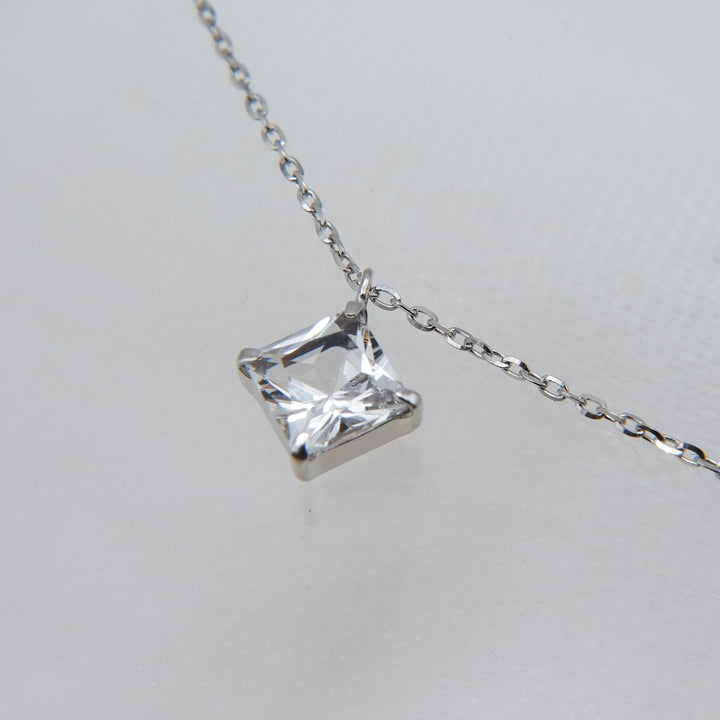 STARRY NECKLACE_10KWG x White Topaz