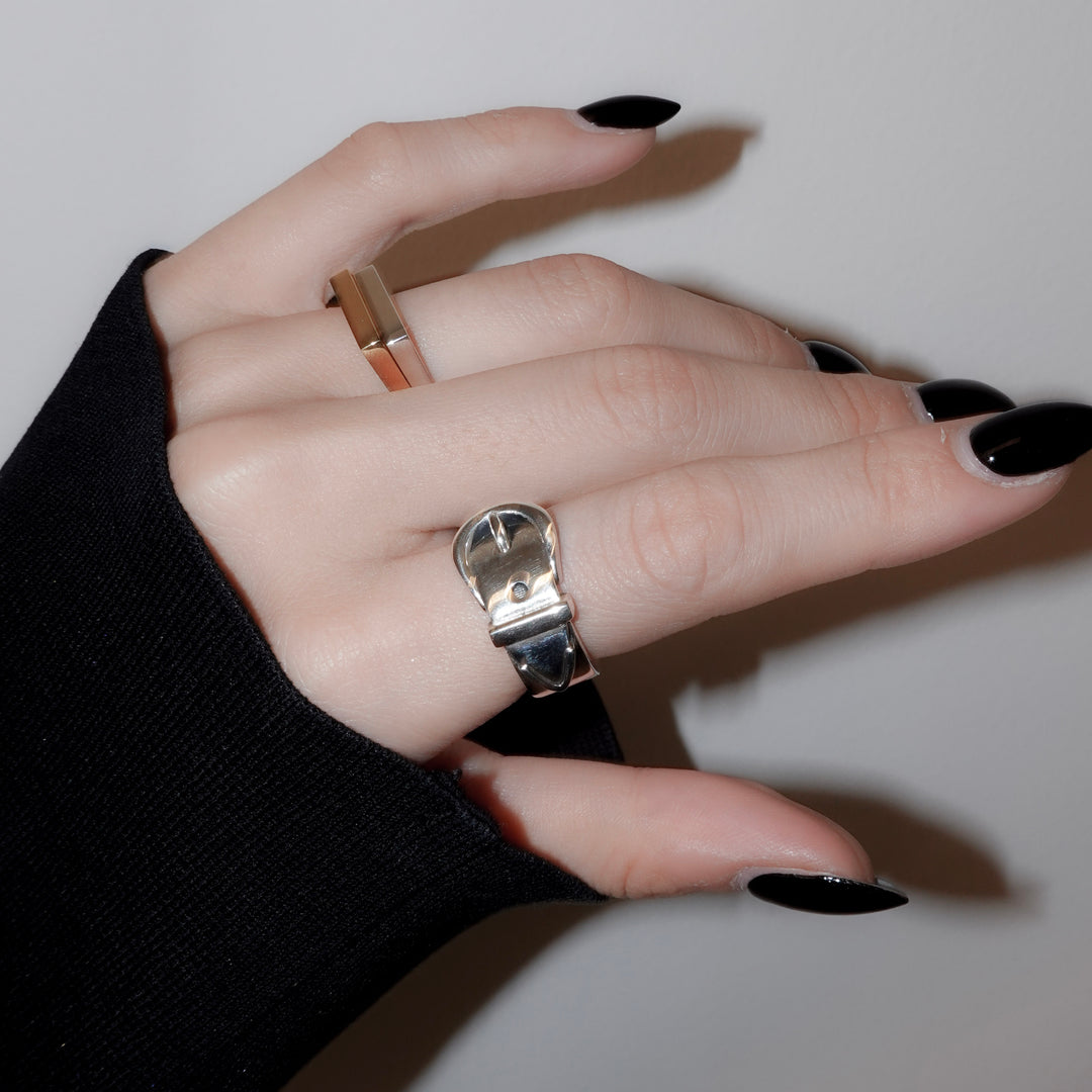 "Buckle" ring