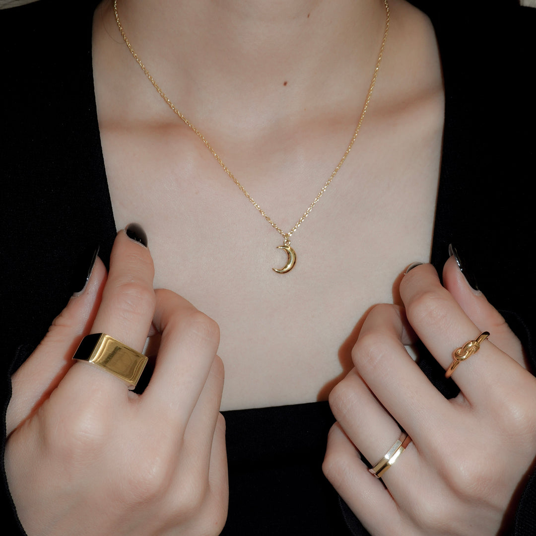 "Moon" charm necklace (GOLD)