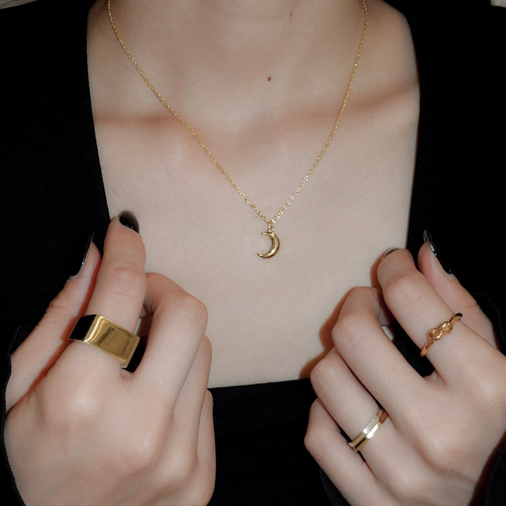"Moon" charm necklace (GOLD)