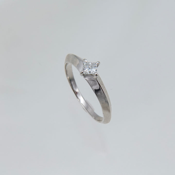 Prism Solitaire Ring -【Natural Diamond】