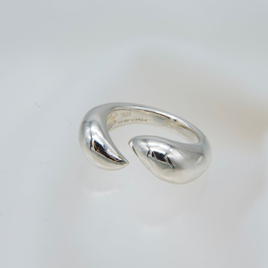 KĀNTI / Fang Ring