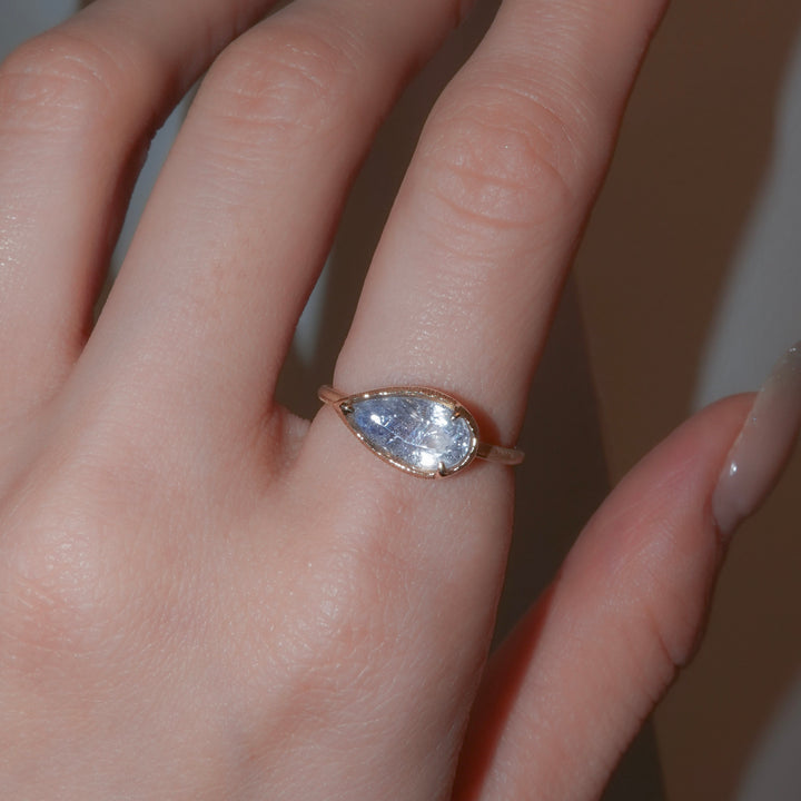 1914_Dumortierite in Quartz