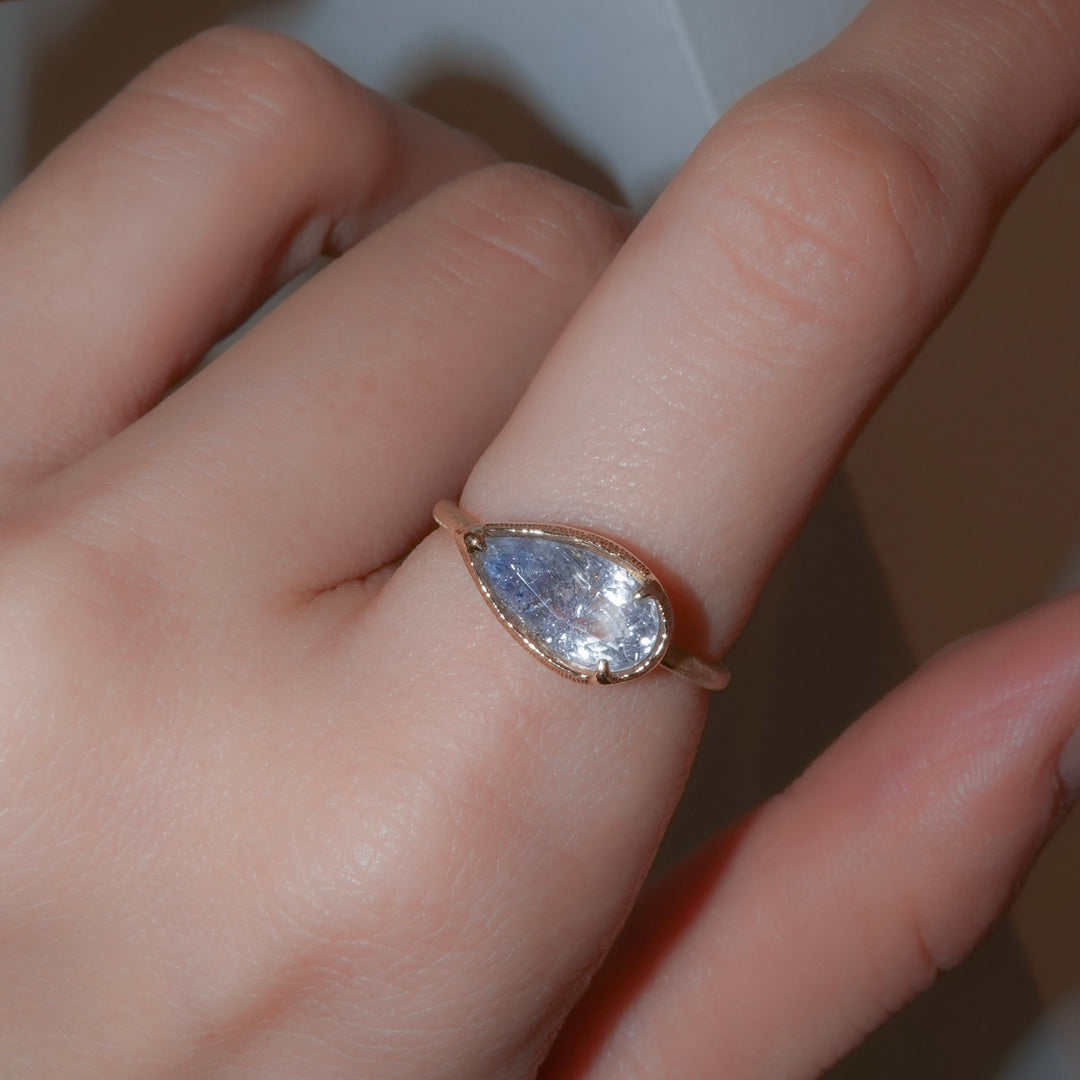 1914_Dumortierite in Quartz