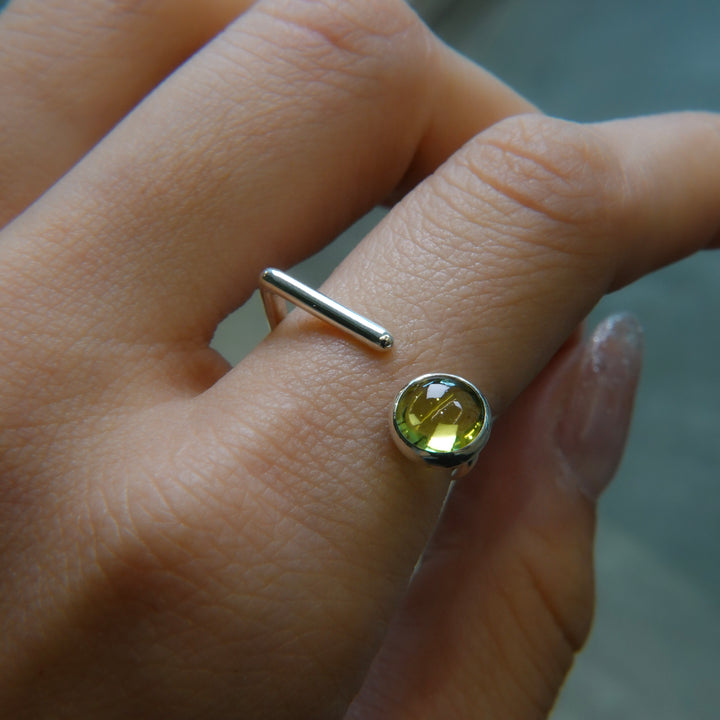 Open Ring / Peridot