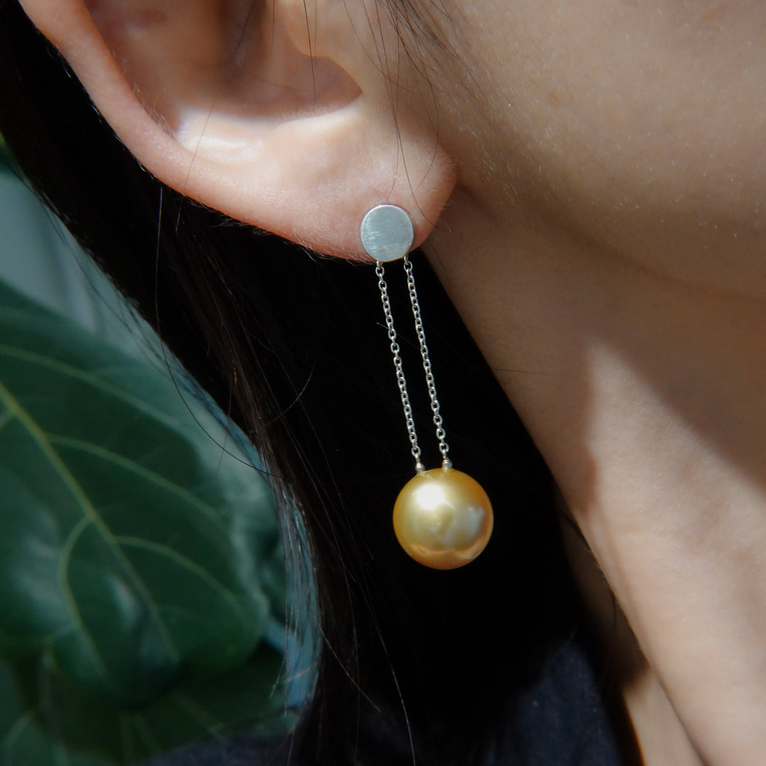AMEMBO Silver GoldenPearl Swing Pierced Earrings