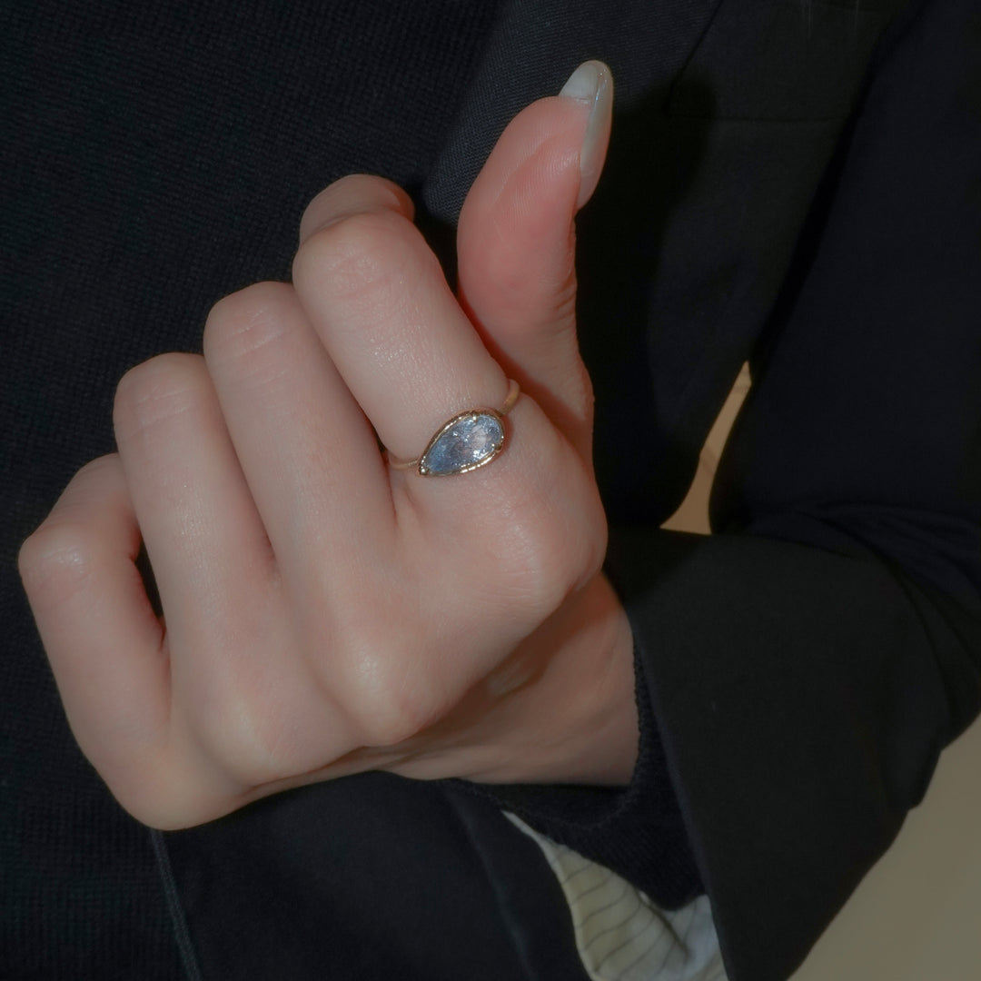 1914_Dumortierite in Quartz