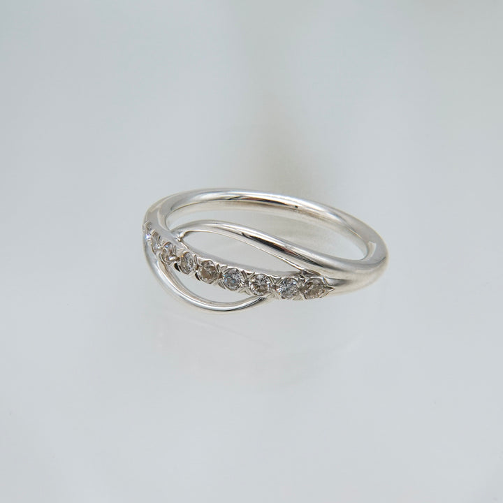 YU-KIN DIAMOND FLOW RING