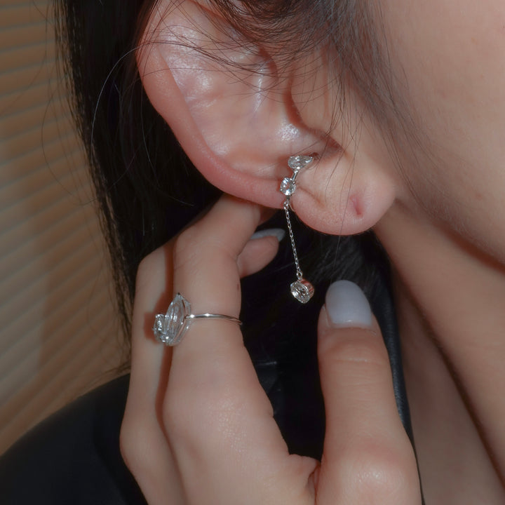 DEWDROP EAR CUFF_10KWG x White Topaz