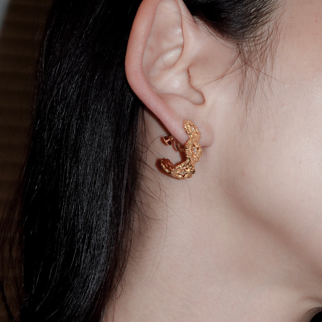 フィレンツェ彫りフラワーイヤリング(K23GP)