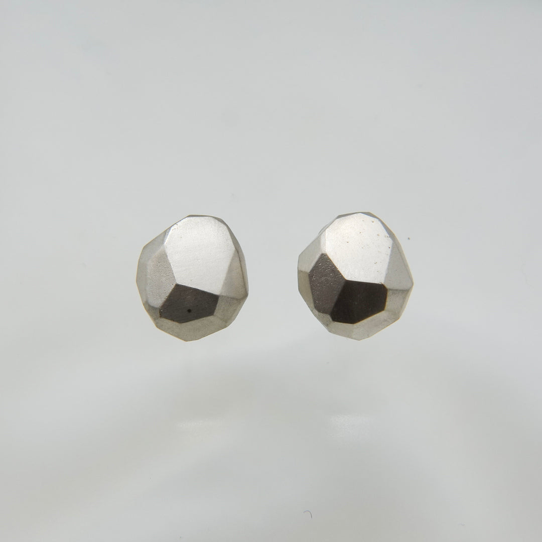 Neutral M earring