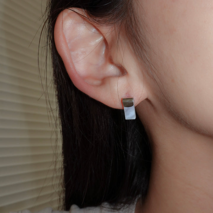 HASAMU pierced earrings gemstone square